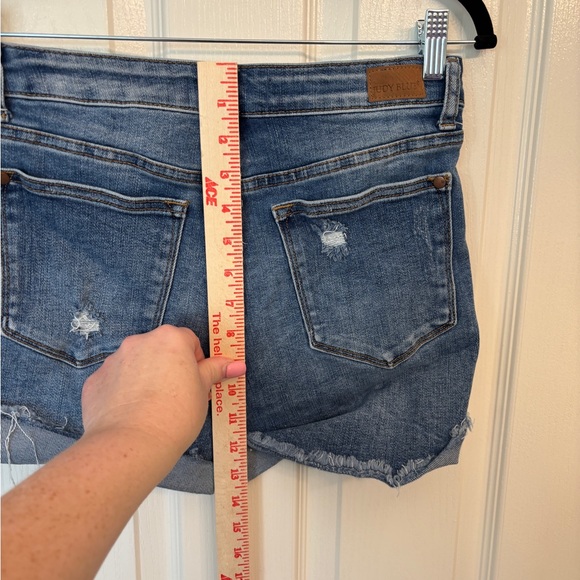 Judy Blue Distressed Denim Jean Shorts Women’s Size Medium Jeans Trendy - Picture 7 of 8